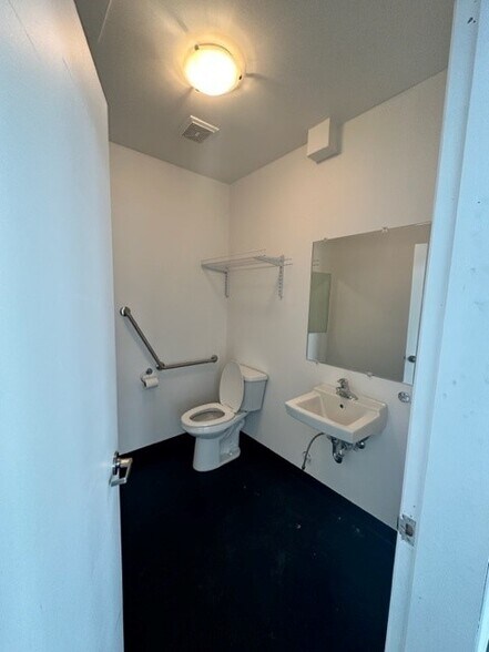 More Photos Of 11129 83rd Ave, Fort Saskatchewan Warehouse For Sale