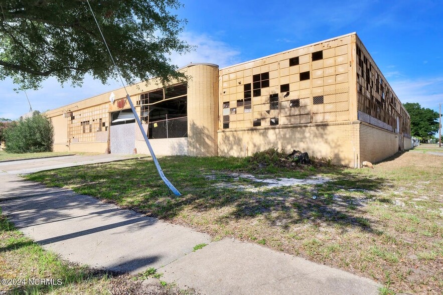 More Photos Of 1315 S 5th Ave, Wilmington Warehouse For Sale