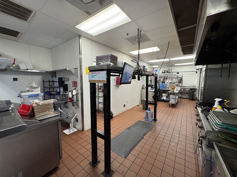 More Photos Of 9390 Huebner Rd, San Antonio Storefront Retail Office For Lease