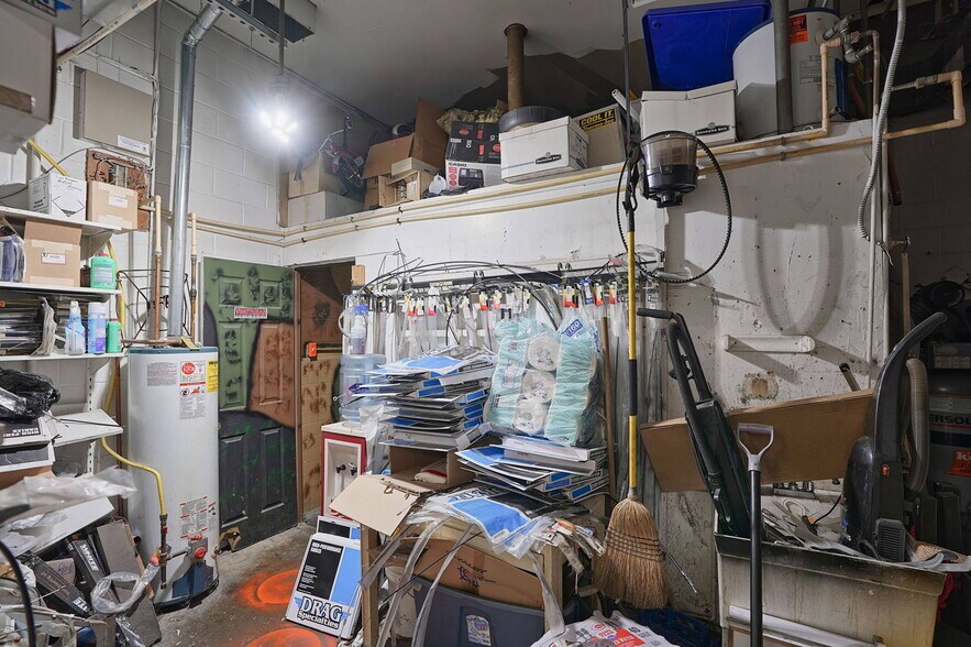 More Photos Of 140 S River St, Franklin Storefront For Sale