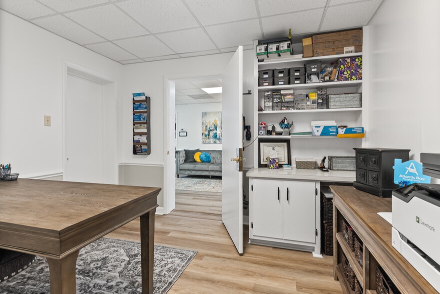 More Photos Of 525 7th St, Altavista Office For Sale