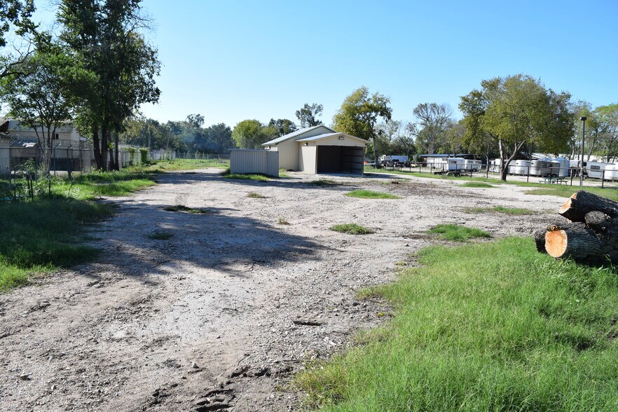 More Photos Of 12115 West Dr, Cypress Land For Lease