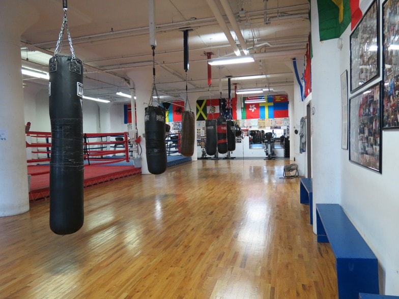 More Photos Of 2600 W 35th St, Chicago Warehouse For Lease