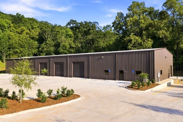 Primary Photo Of 300 Midridge Ln, Pelham Warehouse For Lease