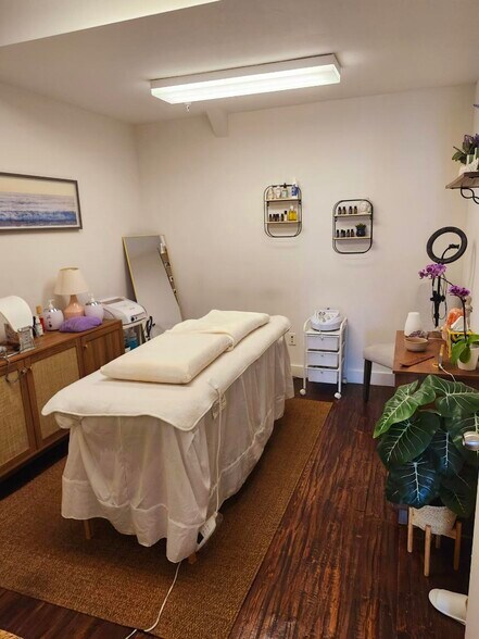 More Photos Of 101 N Pacific Coast Hwy, Redondo Beach Storefront Retail Office For Lease