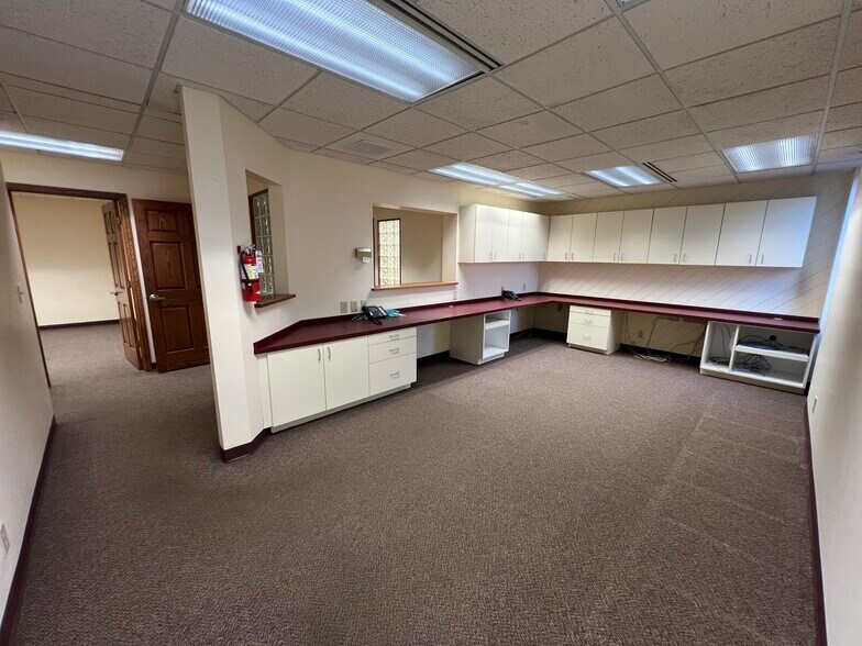 More Photos Of 7655 Five Mile Rd, Cincinnati Medical For Sale