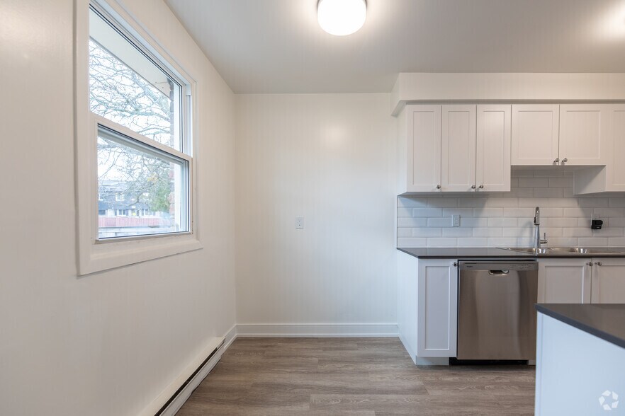 More Photos Of 100 Rideau St, Oshawa Apartments For Sale