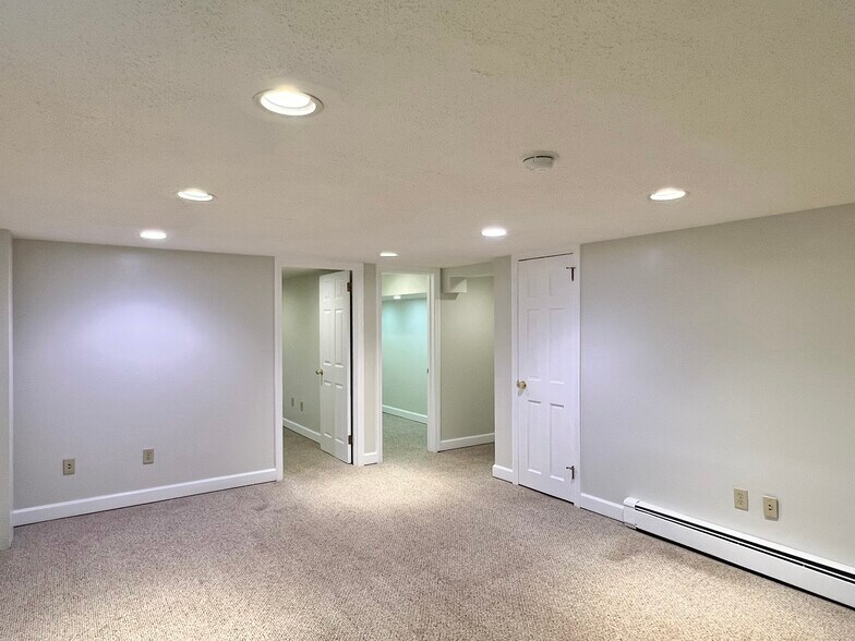 More Photos Of 14 Concord St, Glastonbury Office Residential For Lease