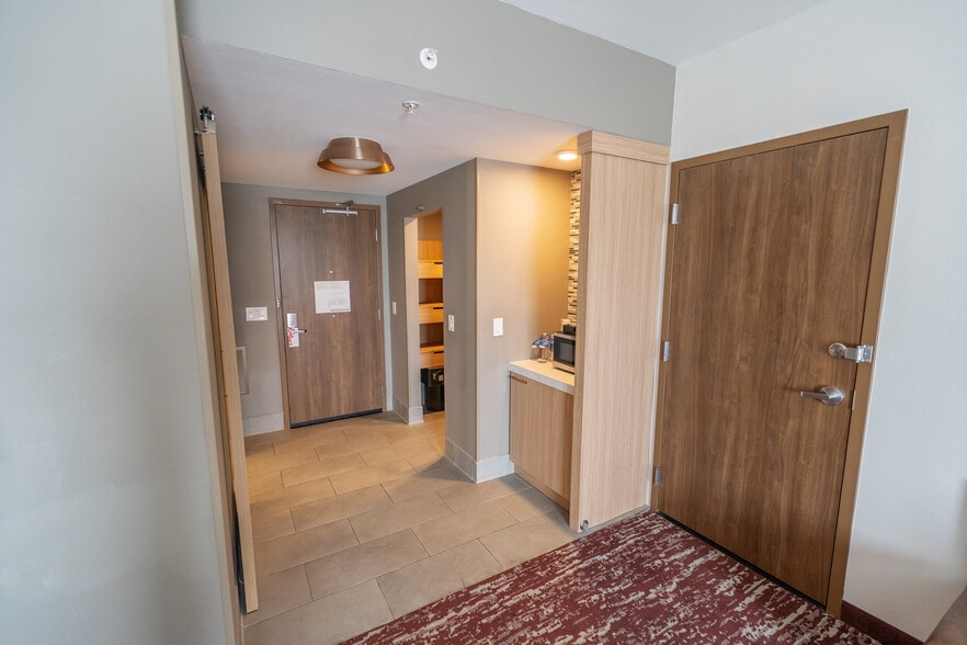 More Photos Of 470 S Martin St, Longmont Hotel For Sale