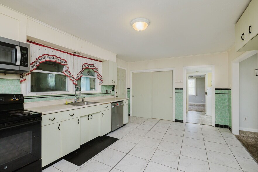 More Photos Of 817 State Rd, Westport Freestanding For Sale