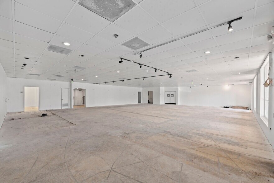 More Photos Of 30313-30317 Canwood St, Agoura Hills Unknown For Lease