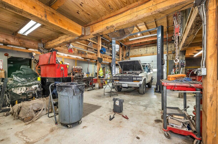 More Photos Of 12 Land Cruiser Dr, Sullivan Distribution For Sale