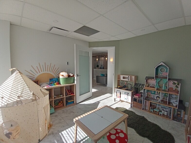 More Photos Of 69 Kempster Ave, Ottawa Office For Sale