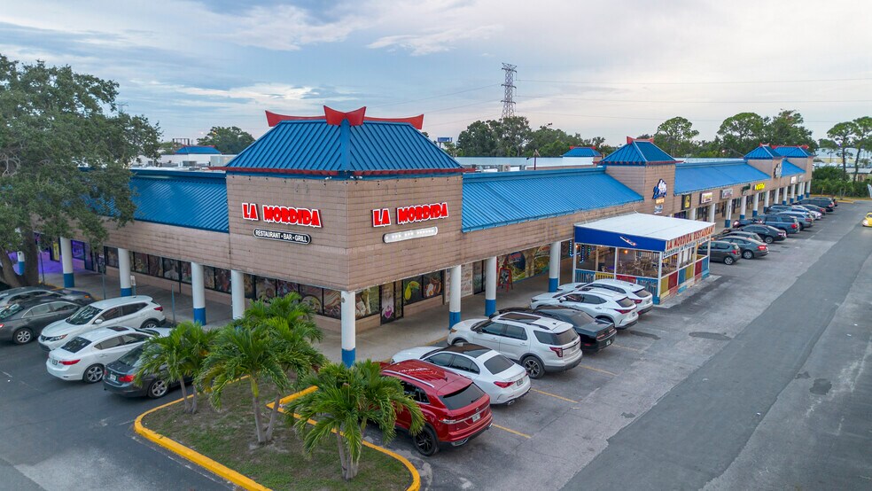 More Photos Of 14100 US Highway 19 N, Clearwater Storefront For Lease