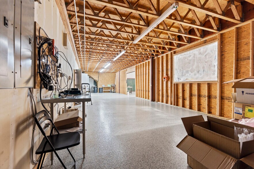 More Photos Of 7065 NW 22nd St, Gainesville Warehouse For Lease