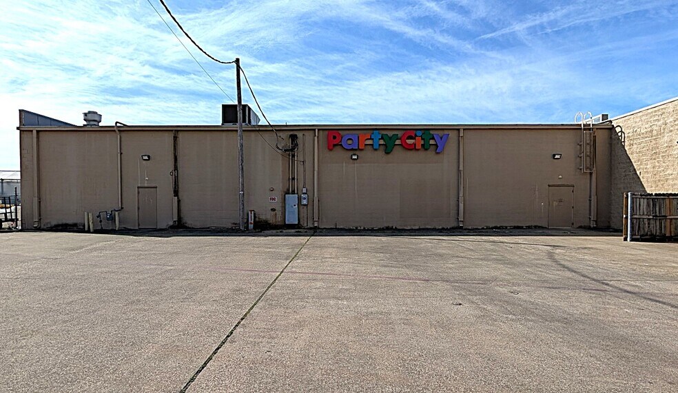 More Photos Of 1011 Wal St, Longview Freestanding For Sale