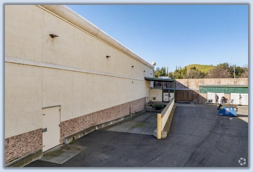 More Photos Of 3340 N Texas St, Fairfield Drugstore For Lease