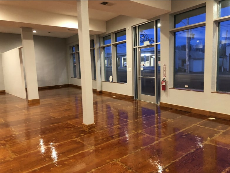 More Photos Of , Hot Springs General Retail For Sale