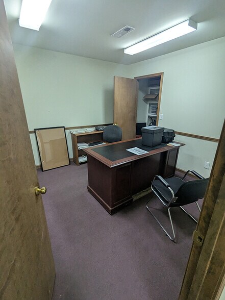 More Photos Of 1922 Elm Tree Dr, Nashville Distribution For Sale