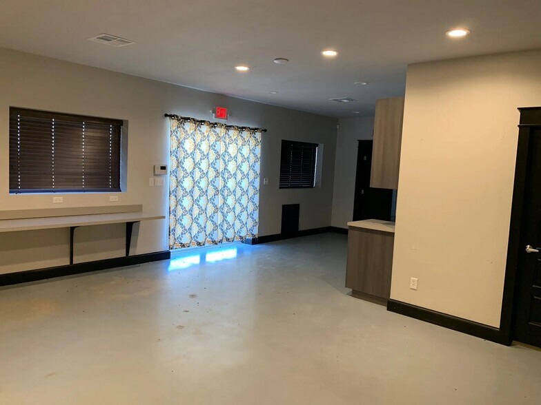 More Photos Of 4568 Gloria Allen Dr, College Station Warehouse For Lease