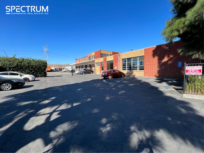 More Photos Of 7241 Lankershim Blvd, North Hollywood Office For Lease