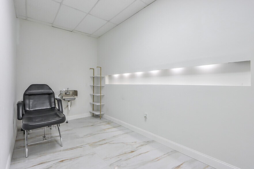 More Photos Of 5725 State Bridge Rd, Johns Creek Freestanding For Lease