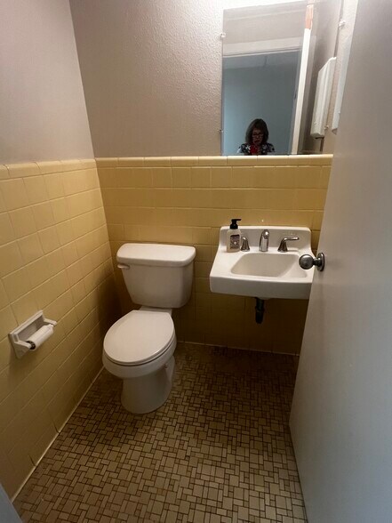 More Photos Of 523 E Quincy St, San Antonio Medical For Lease