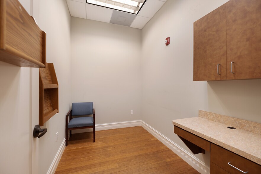 More Photos Of 3021 N Airport Pulling Rd, Naples Office For Sale