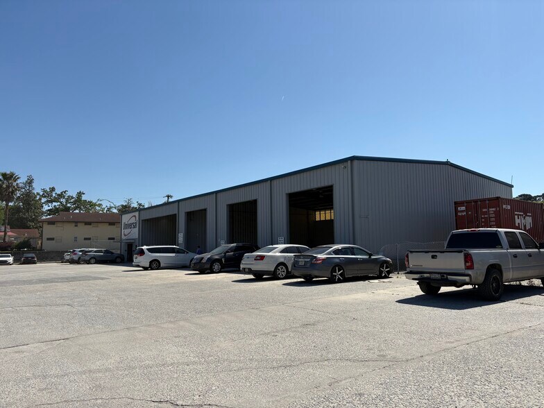 More Photos Of 17 Main St, Savannah Distribution For Lease