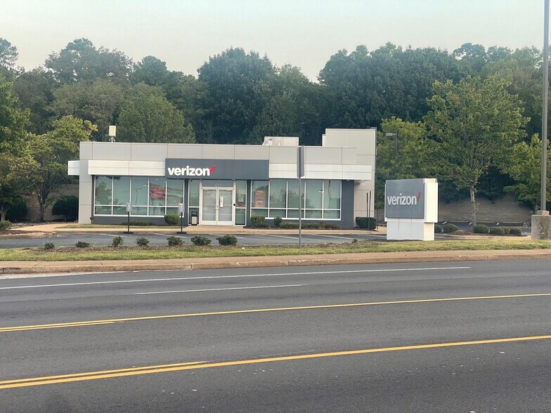 More Photos Of 1017 Vann Dr, Jackson General Retail For Sale