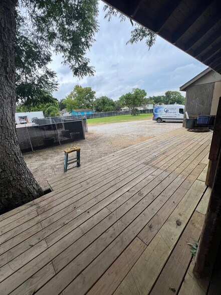 More Photos Of 11 E Texas Ave, Baytown General Retail For Sale