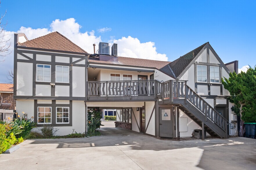 More Photos Of 939 Glenneyre St, Laguna Beach Office For Lease