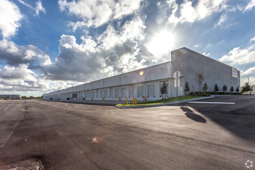 More Photos Of 14350 NW 56th Ct, Miami Warehouse For Lease