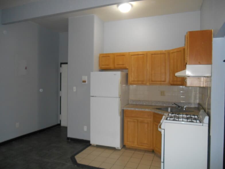 More Photos Of 358 Grove St, Jersey City Storefront Retail Residential For Lease