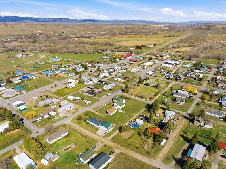 More Photos Of 210 Miles Ave, Clyde Park Specialty For Sale