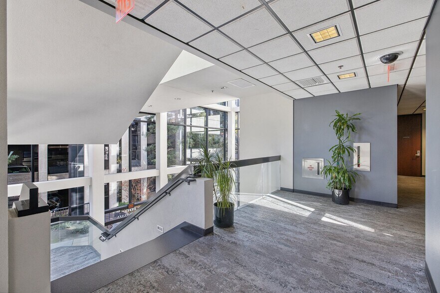 More Photos Of 100 Willow Plz, Visalia Medical For Sale