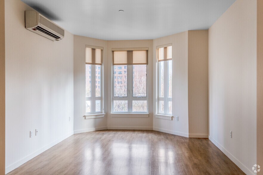More Photos Of 1115 SW Market St, Portland Apartments For Sale
