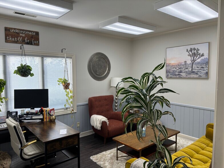 More Photos Of 30 Pointe Cir, Greenville Medical For Lease