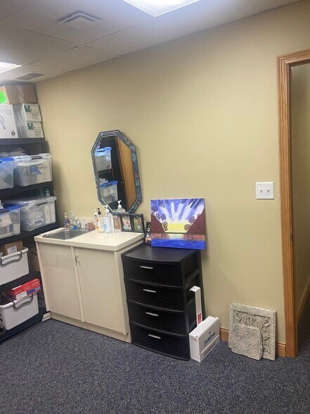 More Photos Of 929 S Main St, Lombard Office For Lease