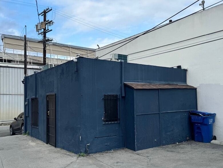 Primary Photo Of 11919-11923 Ventura Blvd, Studio City Restaurant For Lease