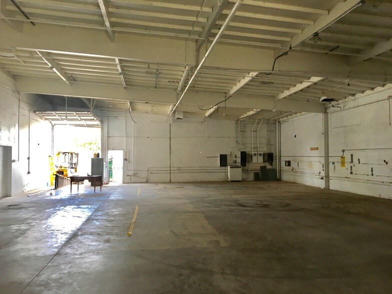 More Photos Of 4713-4719 W Jefferson Blvd, Los Angeles Warehouse For Lease