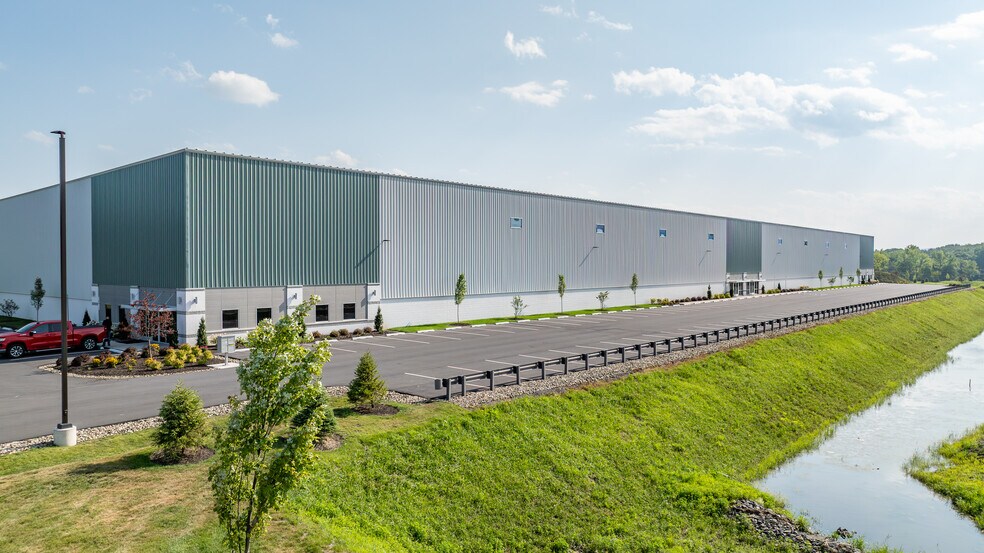 Primary Photo Of 137-147 Commonwealth Dr, Jenkins Distribution For Lease