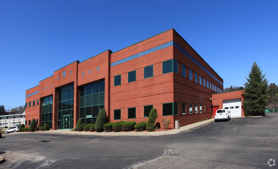 More Photos Of 4104 Vestal Parkway East, Vestal Township Office For Lease