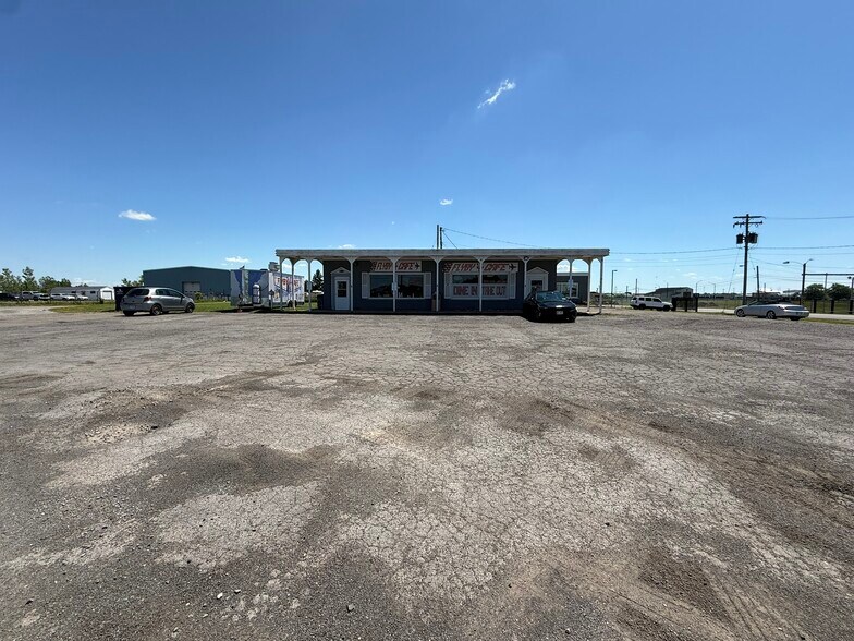 More Photos Of 2026 Lockport Rd, Niagara Falls Restaurant For Lease