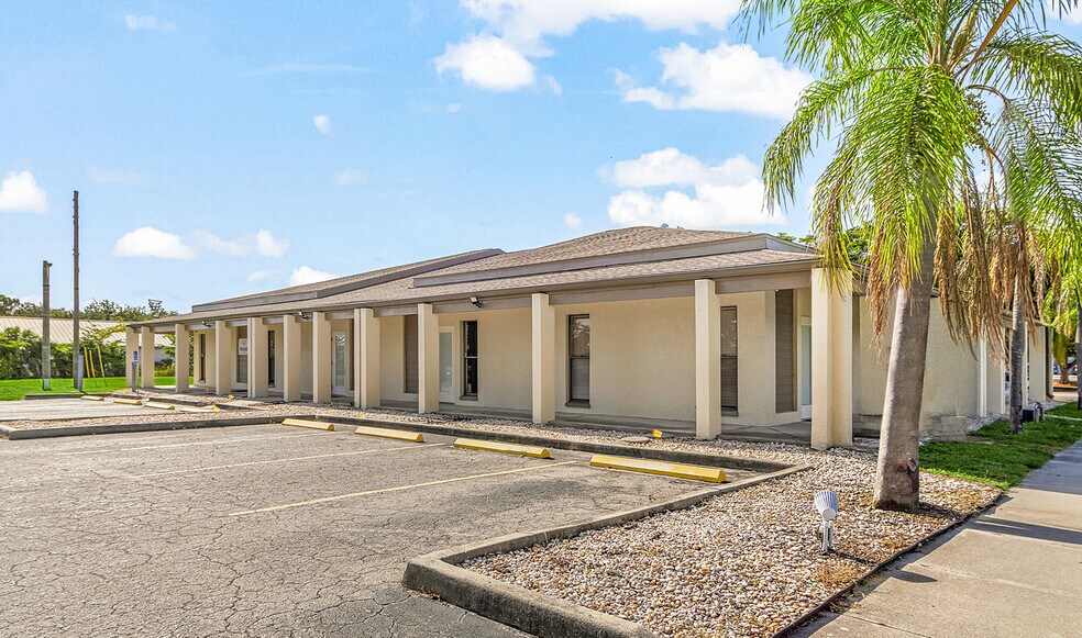 Primary Photo Of 5264 Clayton Ct, Fort Myers Medical For Lease