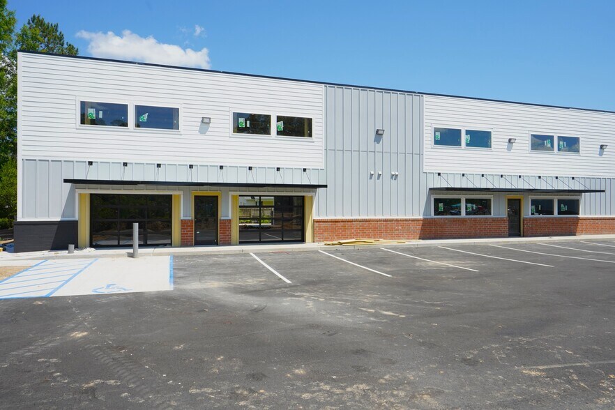 More Photos Of 8120 Windsor Hill Blvd, North Charleston Light Distribution For Sale