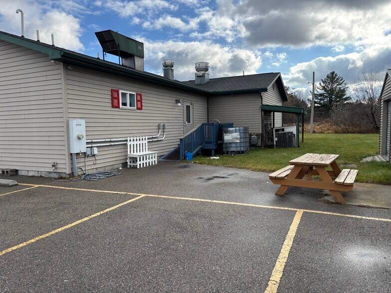 More Photos Of 4949 Main St, Hale Restaurant For Sale