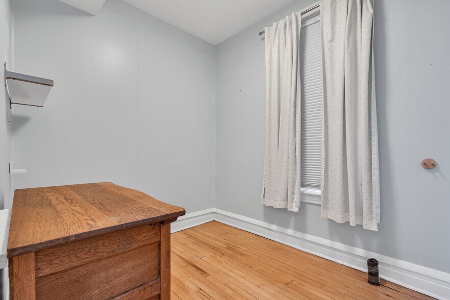 More Photos Of 3307 W Irving Park Rd, Chicago Office Residential For Sale