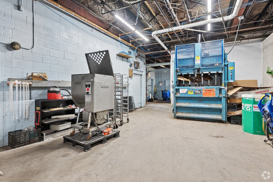 More Photos Of 3640 Delaware Ave, Tonawanda Supermarket For Sale