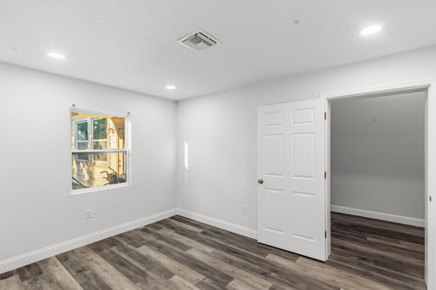More Photos Of 2726 6th Ave W, Bradenton Serviced Offices For Sale